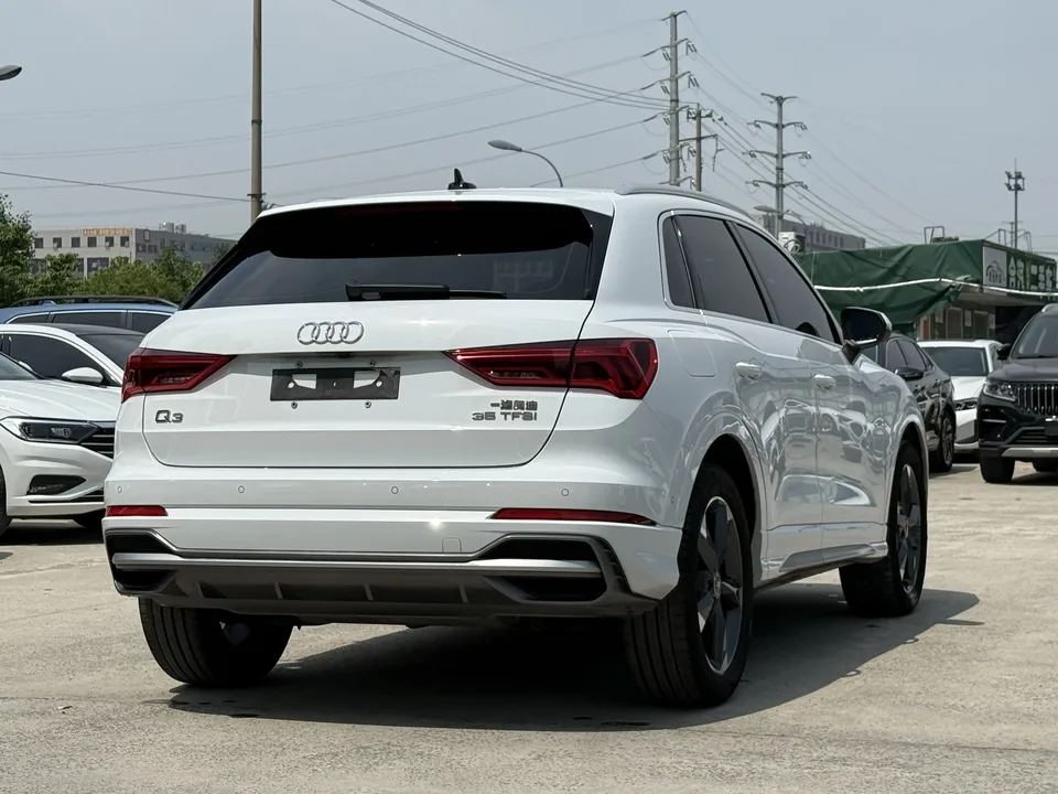 Audi Q3 Audi Q3 2022 35 TFSI Fashionable and Dynamic 2022 — миниатюра 2