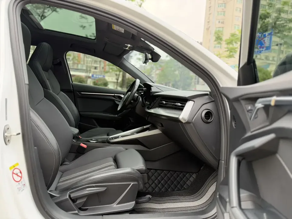 Audi A3 Sportback 35 TFSI stylish and sporty 2022 — миниатюра 4