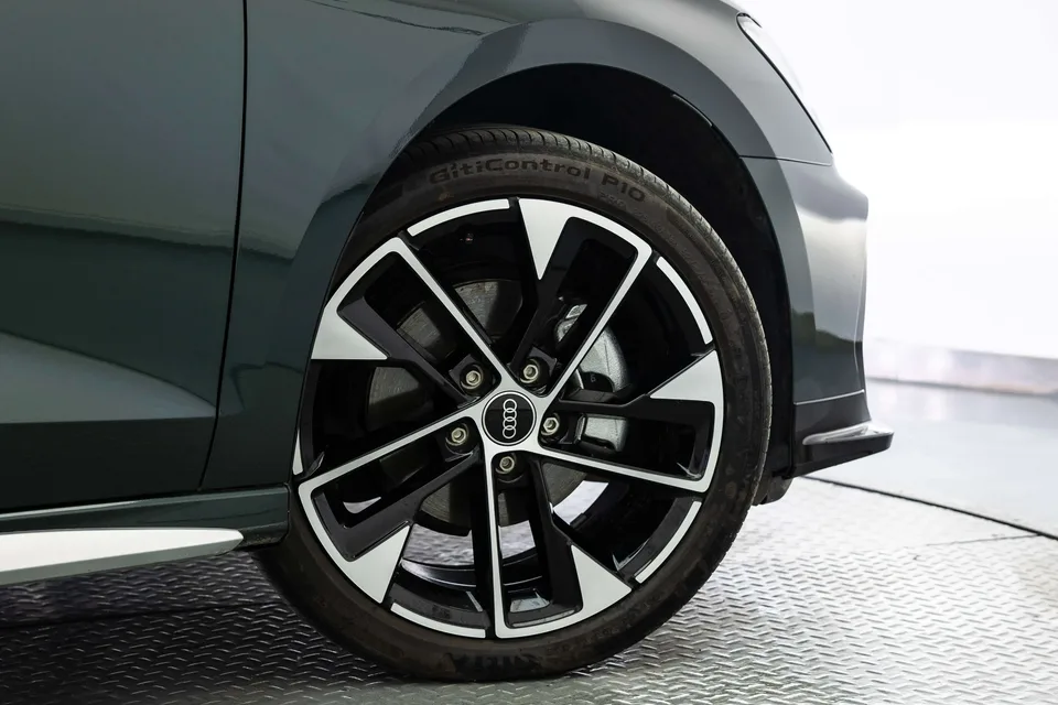Audi A3 Audi A3 2025 A3L Limousine 35 TFSI Flying Spur Premium Edition 2025 — миниатюра 3