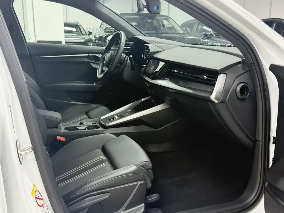 Audi A3 A3L Limousine 35 TFSI Fashion Sports 2023 — миниатюра 4
