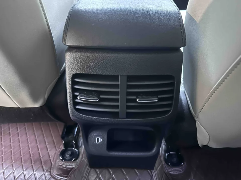 Kia Seltos 1.5L IVT Premium Edition 2024 — миниатюра 4