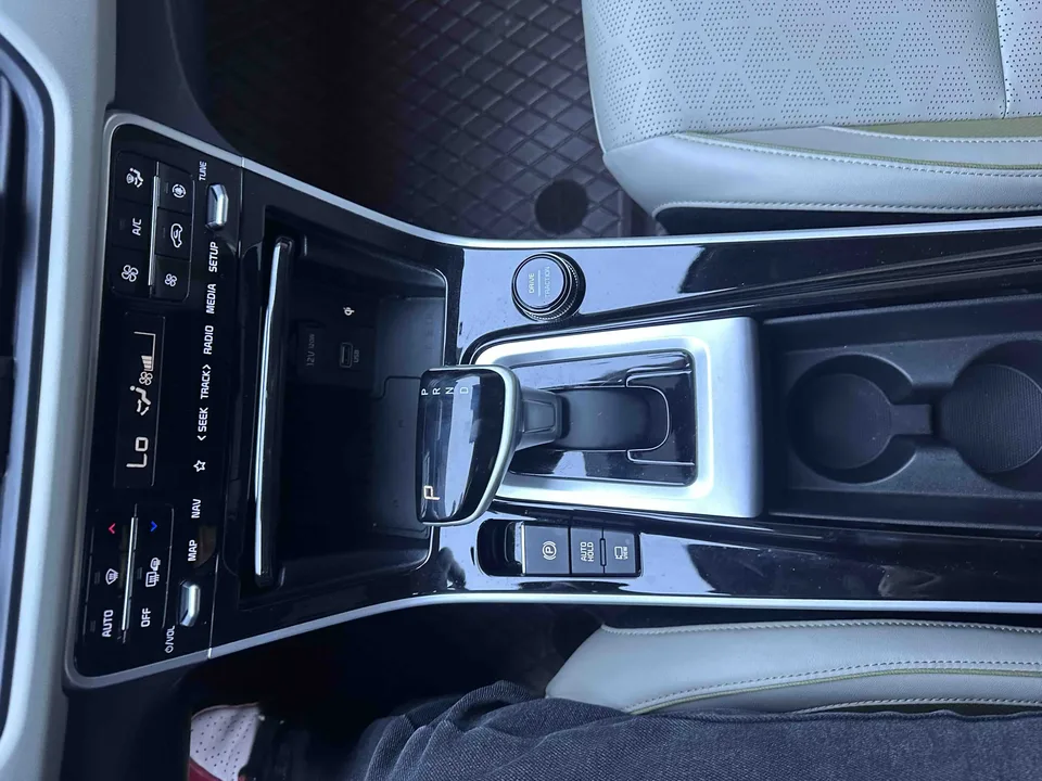Kia Seltos 1.5L IVT Premium Edition 2024 — миниатюра 5