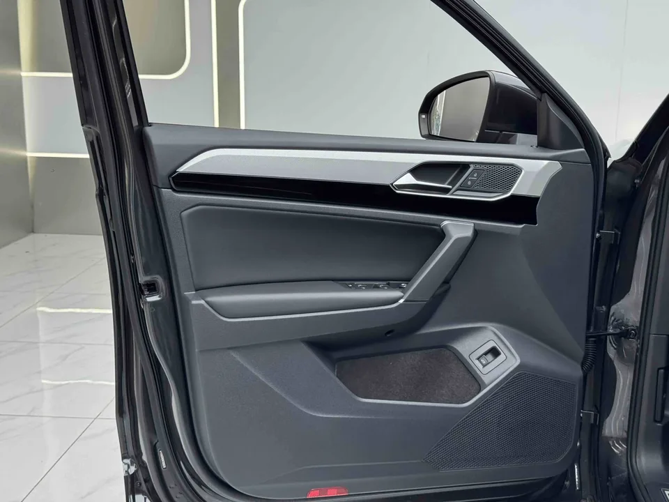 Volkswagen Tayron 330TSI 2WD 3rd Anniversary Limited Edition 2022 — миниатюра 4