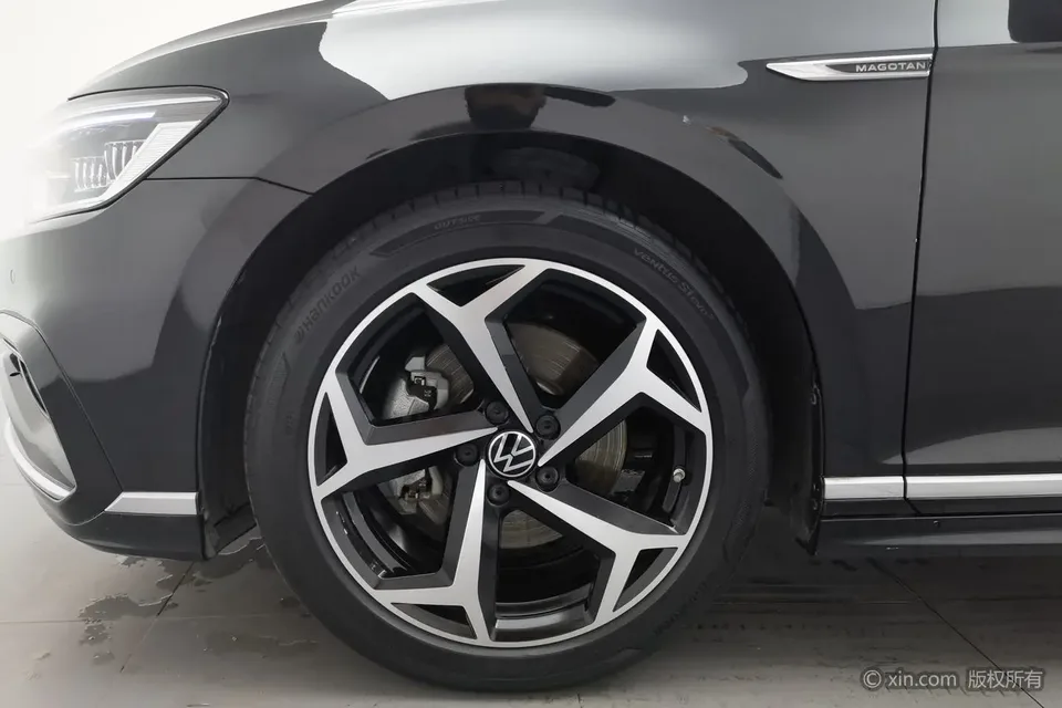 Volkswagen Magotan Magotan 2023 2 million commemorative edition 330TSI DSG luxury model 2023 — миниатюра 2