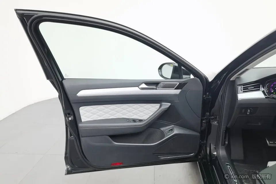 Volkswagen Magotan Magotan 2023 2 million commemorative edition 330TSI DSG luxury model 2023 — миниатюра 5