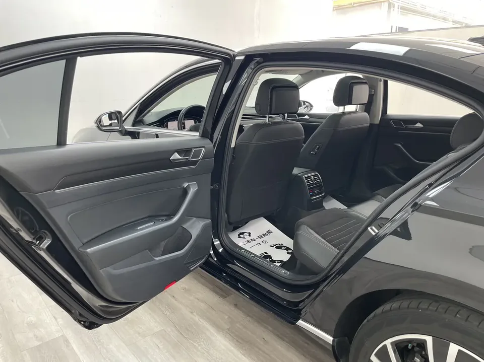 Volkswagen Magotan 330TSI DSG 30th Anniversary Edition 2022 — миниатюра 3