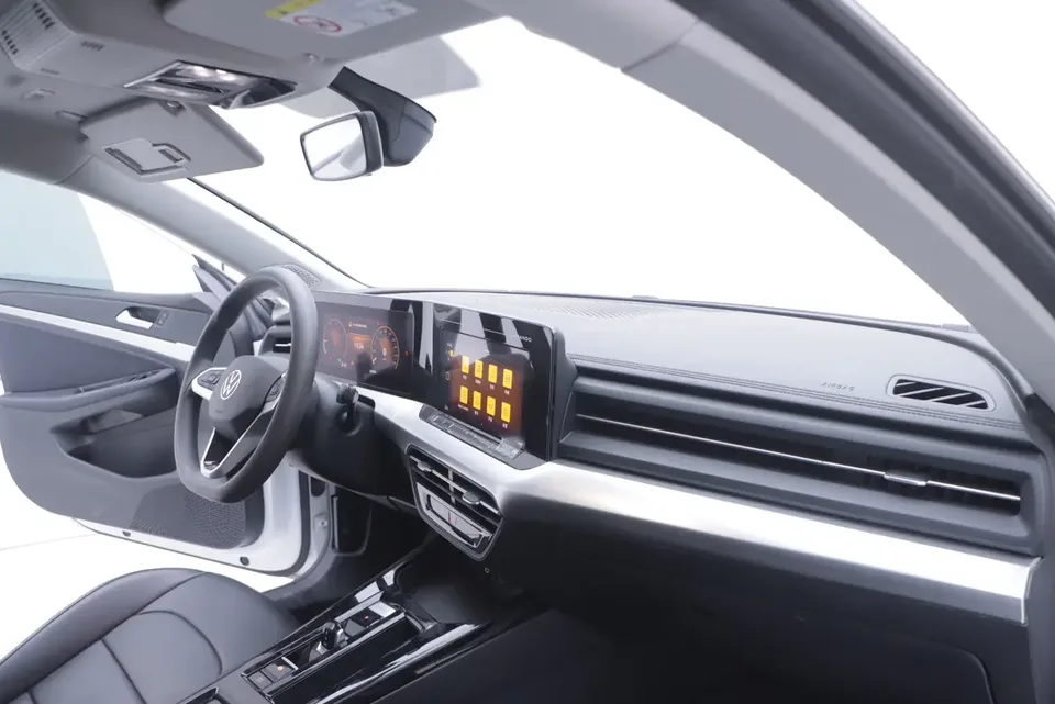 Volkswagen Lamando Lingdu 2024 Lingdu L 200TSI DSG Hot Edition 2024 — photo 1, buy with delivery to Moscow