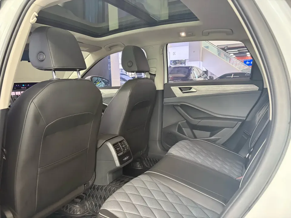 Volkswagen Sagitar 2023 Sagitar 300TSI DSG Beyond Edition 2023 — миниатюра 4