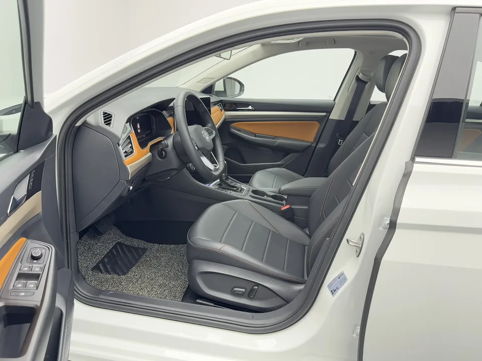 Volkswagen Bora Bora 2023 200TSI DSG Joy Travel PRO Edition 2024 — thumbnail 4