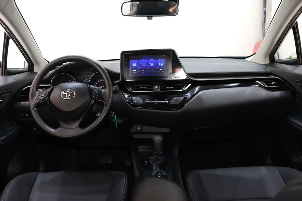 Toyota C-HR Hybrid 2.0L Yidong Edition 2022 — миниатюра 4