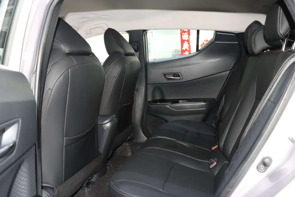 Toyota C-HR Hybrid 2.0L Yidong Edition 2022 — миниатюра 5