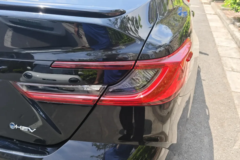 Toyota Camry 2026 Camry Hybrid 2.0HSE Sport Lite Edition 2026 — миниатюра 2