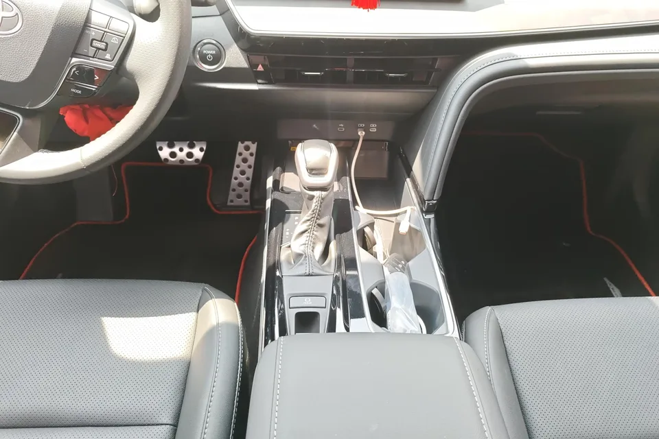 Toyota Camry 2026 Camry Hybrid 2.0HSE Sport Lite Edition 2026 — миниатюра 4
