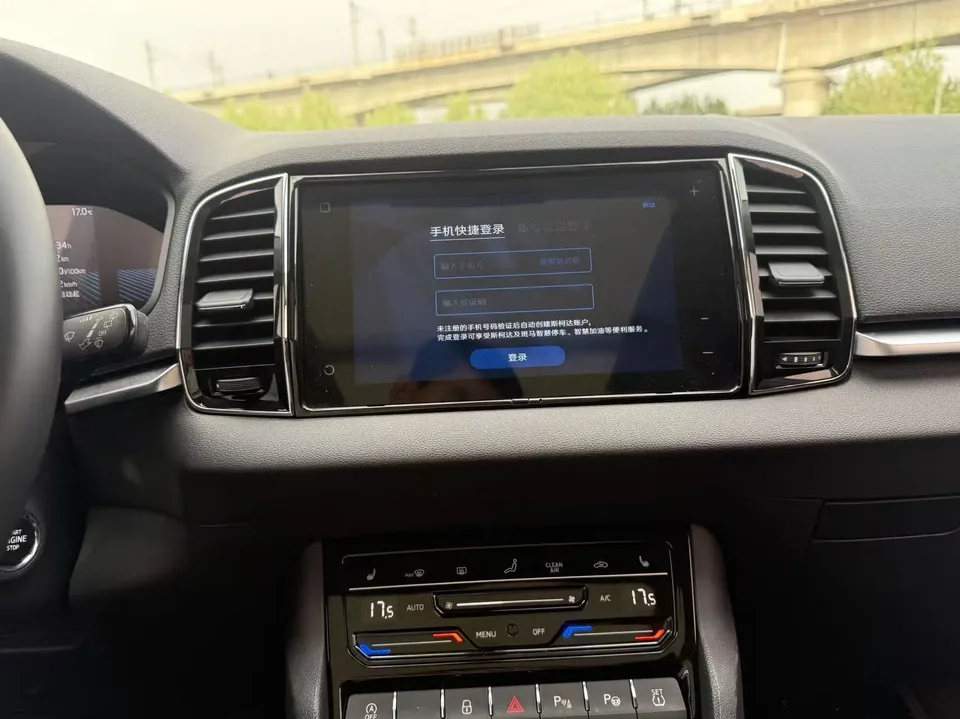 Skoda Karoq Korok 2022 TSI280 Luxury Edition 2022 — thumbnail 4