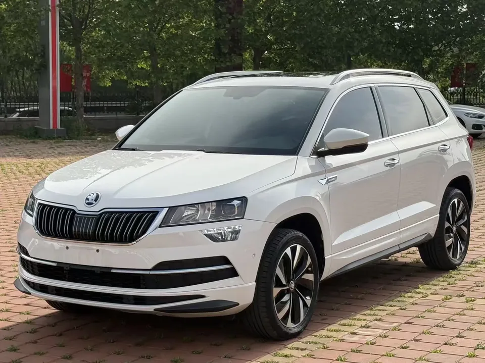 Skoda Karoq Korok 2022 TSI280 Luxury Edition 2022 — photo 1, buy with delivery to Moscow