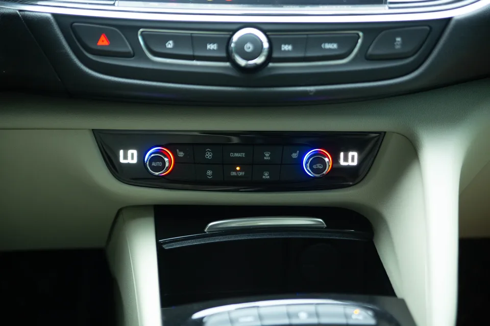 Buick Majesty Regal 2021 552T Elite 2022 — миниатюра 4