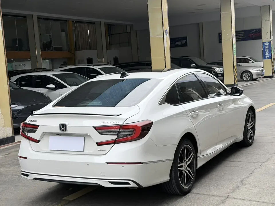 Honda Accord 2022 Accord Hybrid 2.0L Phantom Night Smart Edition 2022 — миниатюра 2