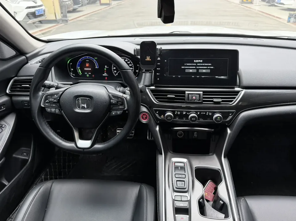 Honda Accord 2022 Accord Hybrid 2.0L Phantom Night Smart Edition 2022 — миниатюра 3