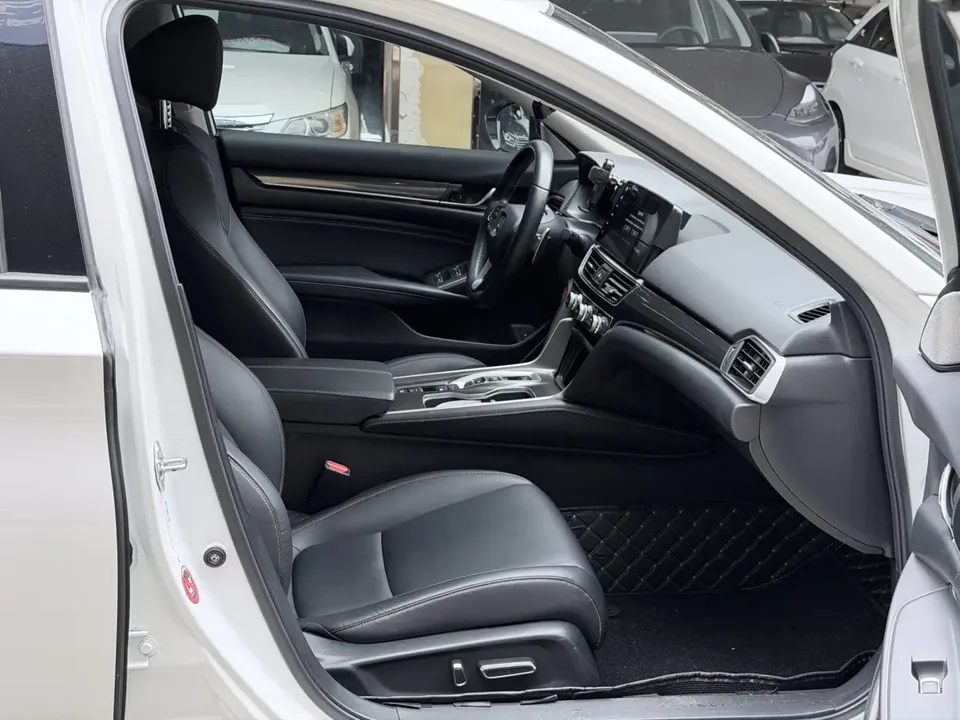 Honda Accord 2022 Accord Hybrid 2.0L Phantom Night Smart Edition 2022 — миниатюра 4