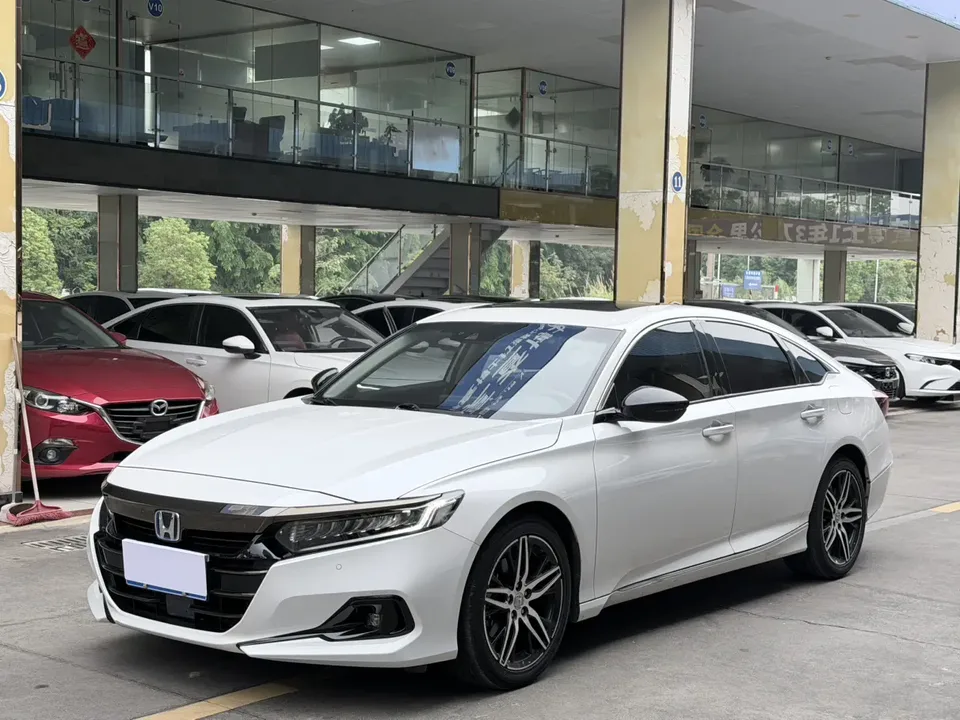 Honda Accord 2022 Accord Hybrid 2.0L Phantom Night Smart Edition 2022 — фото 1, купить с доставкой в Москву