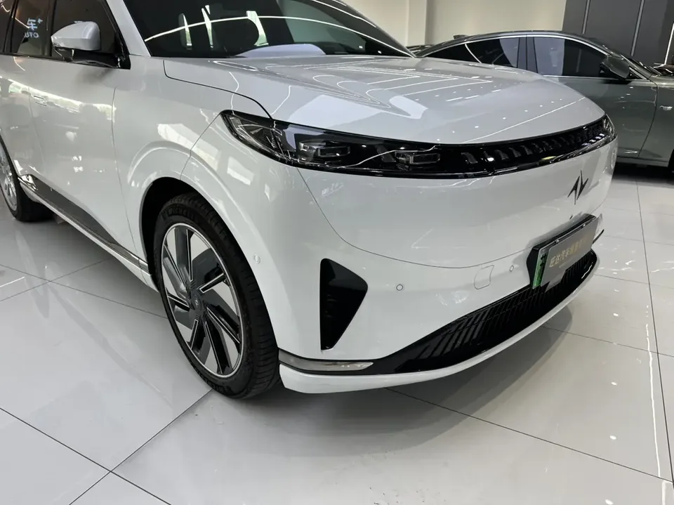 Dongfeng Yipai 008 210Ultra Ruyi Edition 5 Seaters 2025 — миниатюра 3