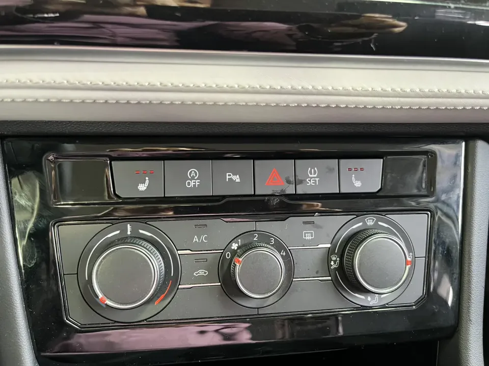 Jetta VS5 280TSI automatic aggressive version 2023 — миниатюра 2