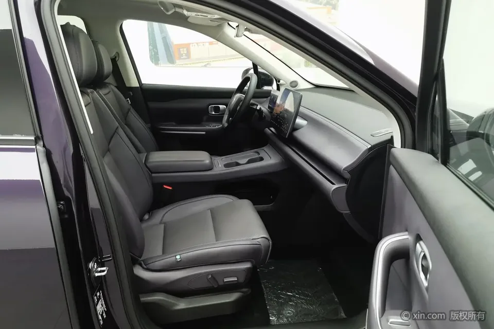 Leapmotor C16 Extended Range 200 Premium Edition 2024 — миниатюра 2