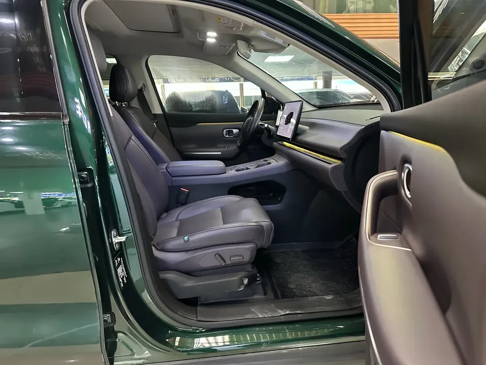 Leapmotor C16 Extended Range 200 Premium Edition 2024 — миниатюра 3