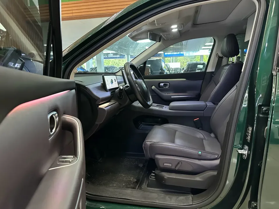 Leapmotor C16 Extended Range 200 Premium Edition 2024 — миниатюра 5