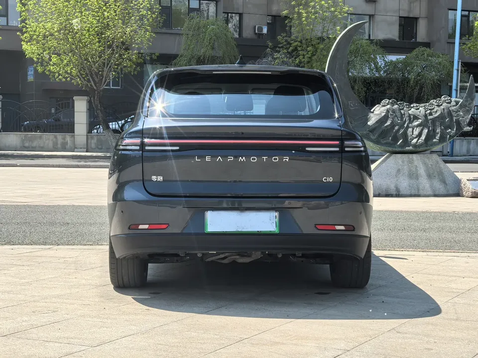 Leapmotor Zero running C10 Extended Range 210 LiDAR Edition 2025 — миниатюра 2