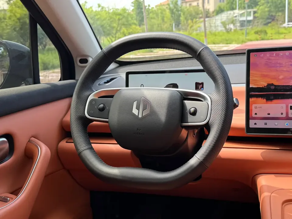 Leapmotor Zero running C10 Extended Range 210 Intelligent Edition 2024 — миниатюра 4