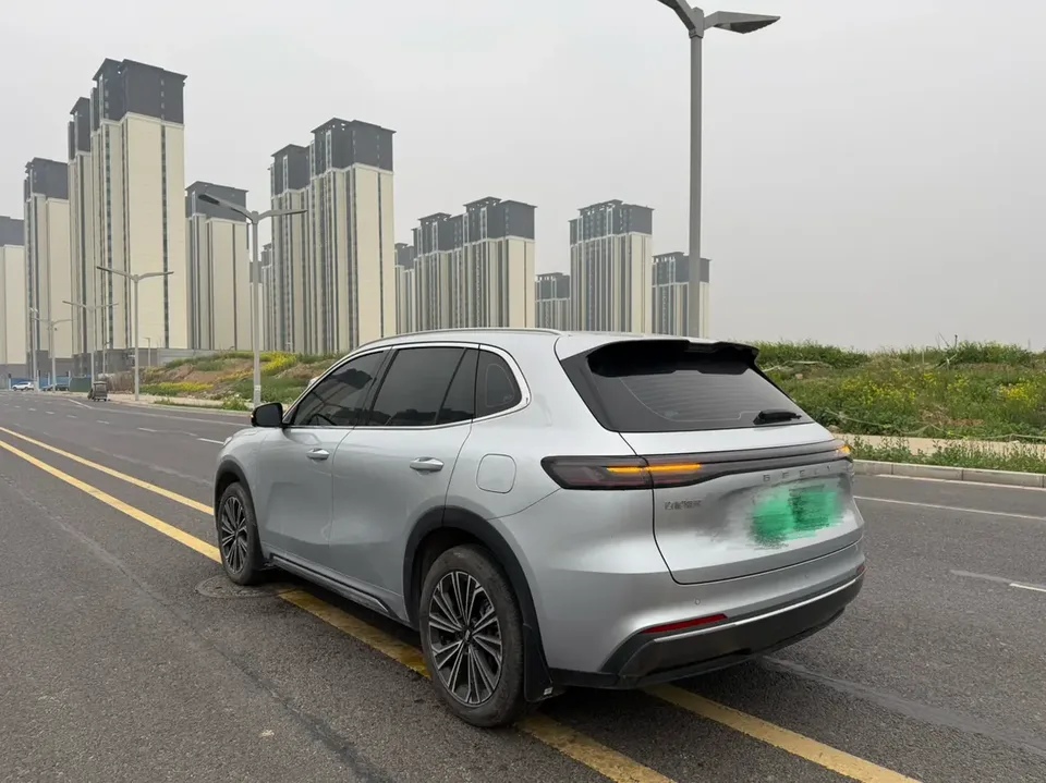 Geely Galaxy Starship 7 EM-i Galaxy Starship 7 EM-i 2025 120KM Pilot Edition 2024 — миниатюра 4