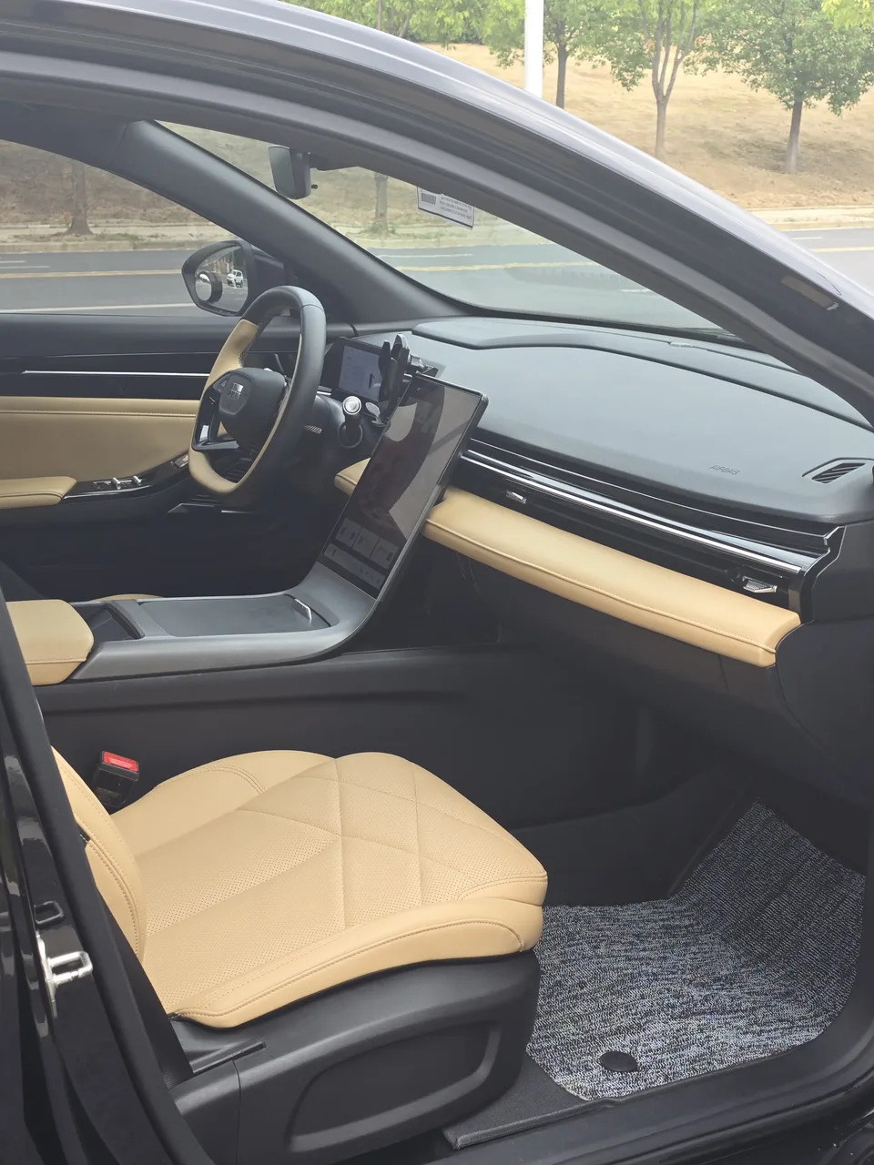 Geely Galaxy L6 Longteng Edition 1.5T DHT 125km PLUS 2024 — миниатюра 3