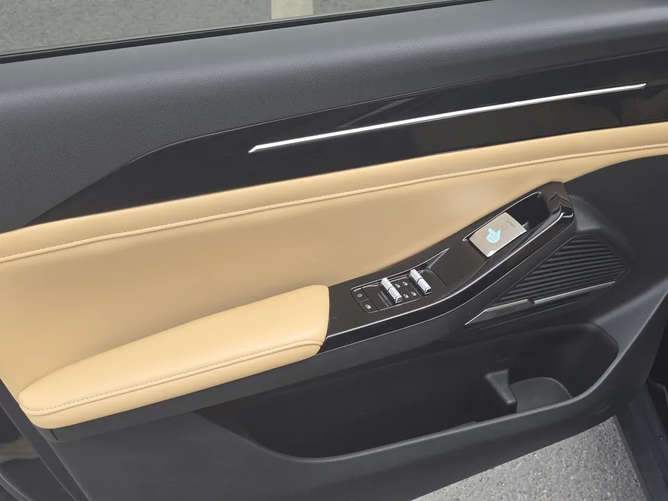 Geely Galaxy L6 Longteng Edition 1.5T DHT 125km PLUS 2024 — миниатюра 5