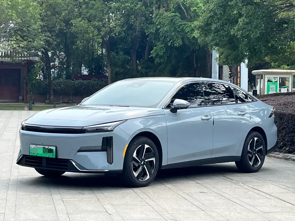 Geely Galaxy L6 2025