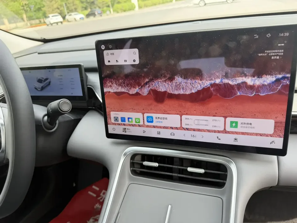 Geely Galaxy L6 1.5 EM-i DHT 140KM Starship Edition 2025 — миниатюра 3