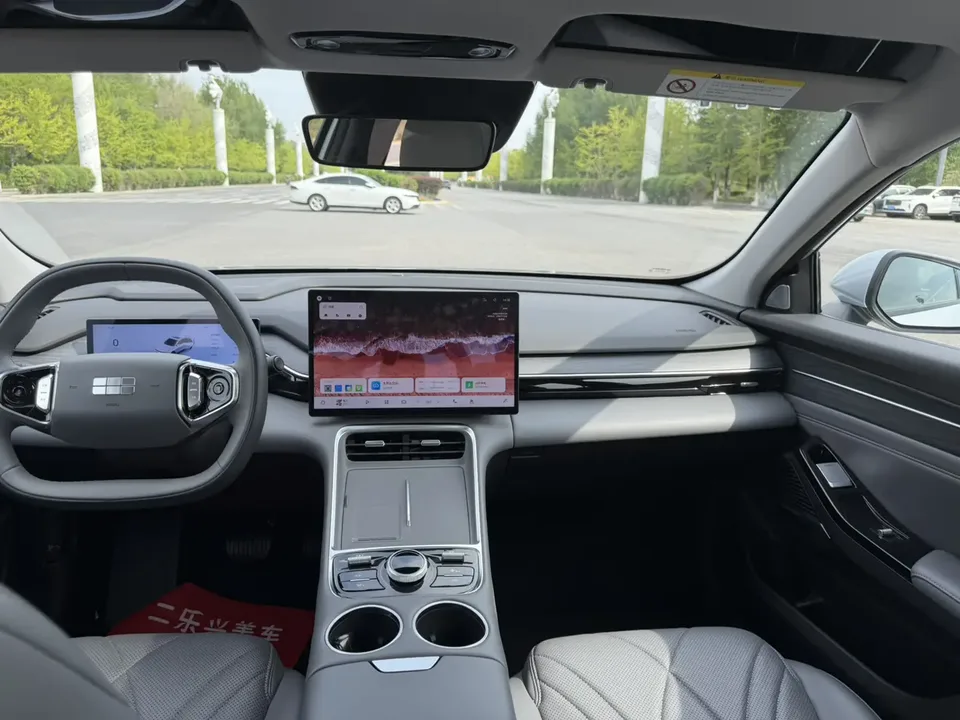 Geely Galaxy L6 1.5 EM-i DHT 140KM Starship Edition 2025 — миниатюра 4