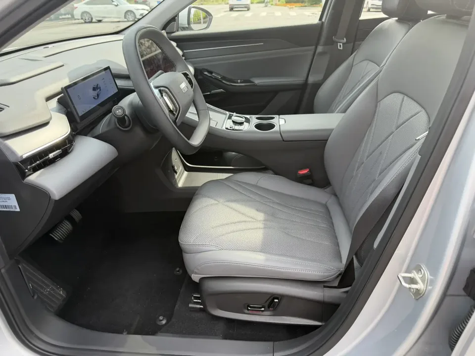 Geely Galaxy L6 1.5 EM-i DHT 140KM Starship Edition 2025 — миниатюра 5