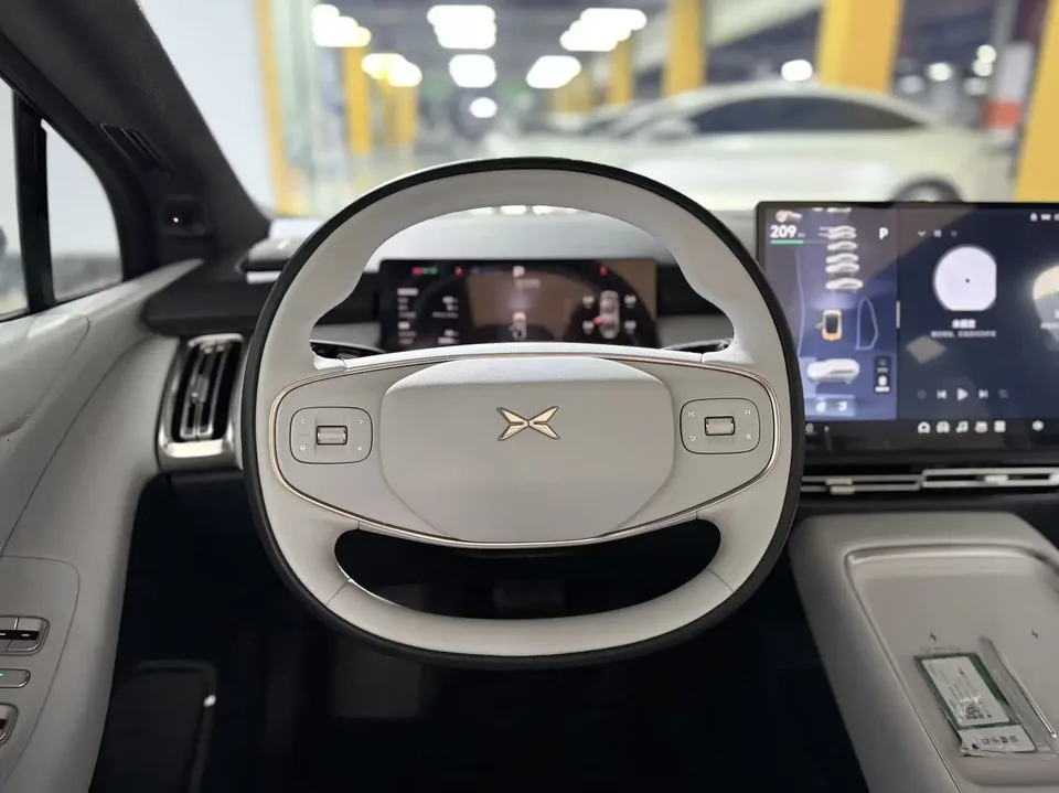 XPeng P7+ long-range Max 2025 — миниатюра 4