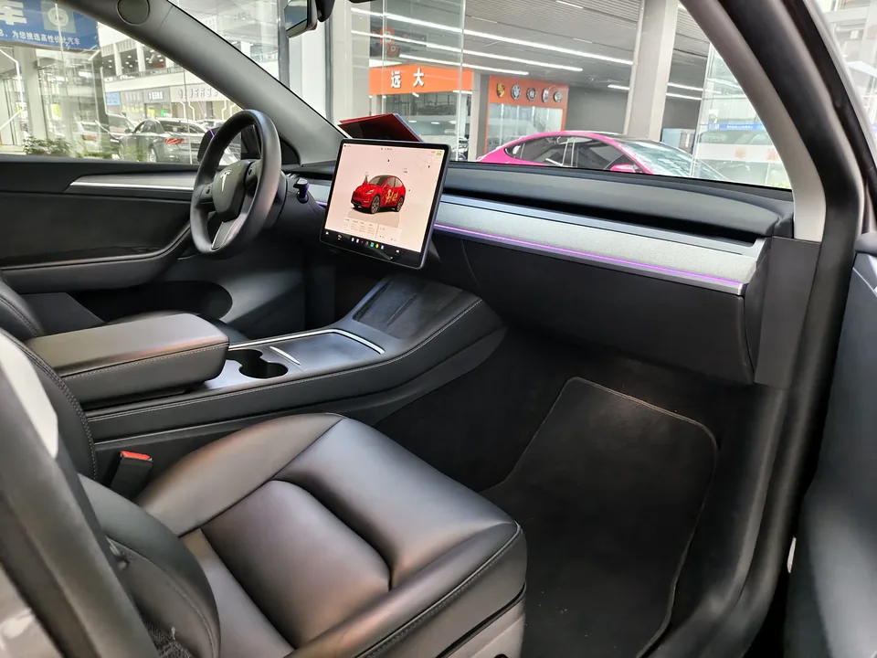 Tesla Model Y facelift rear-wheel drive version 2023 — миниатюра 5