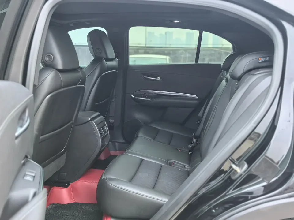 Cadillac XT4 Cadillac XT4 2022 28T two-wheel drive fashion model 2022 — миниатюра 3