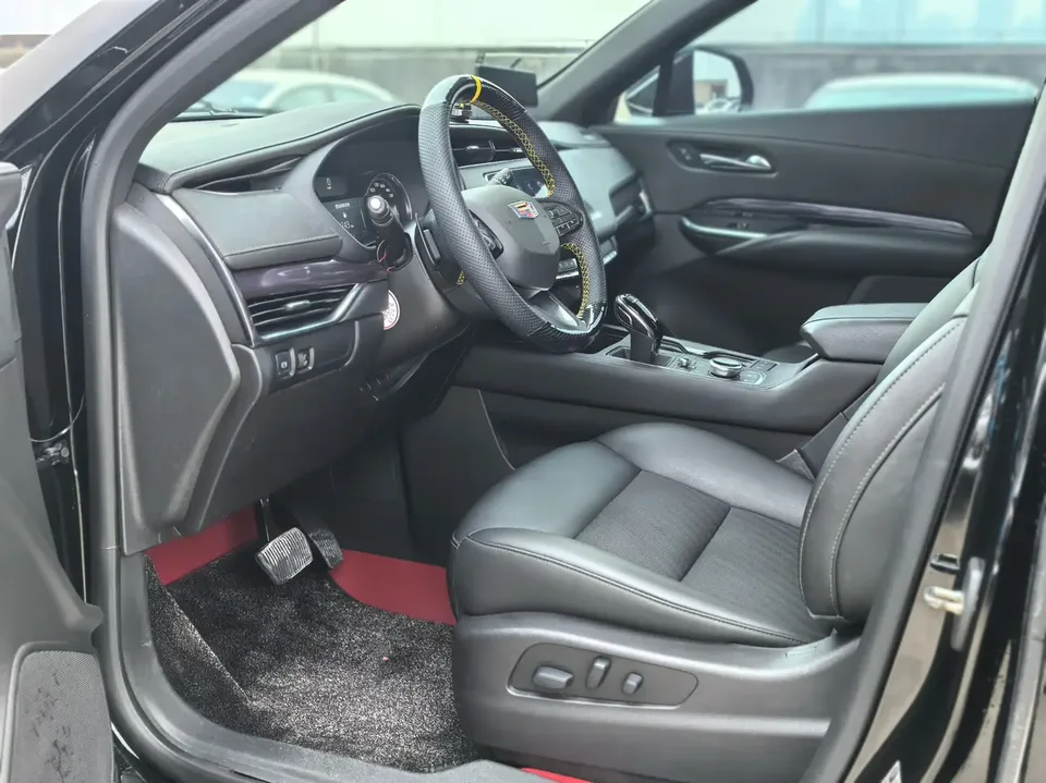 Cadillac XT4 Cadillac XT4 2022 28T two-wheel drive fashion model 2022 — миниатюра 5