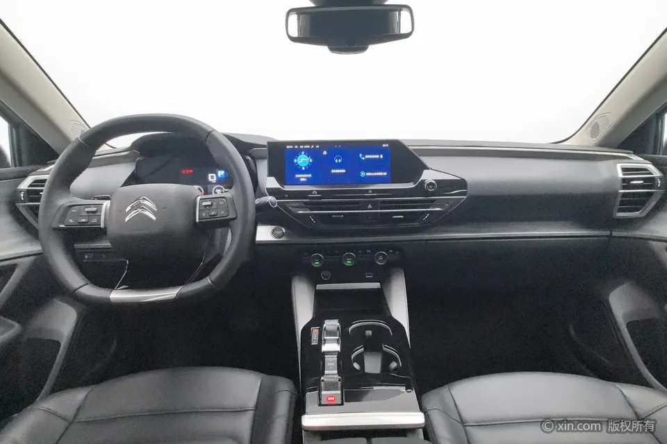 Citroen Versailles C5 X 1.6T Enjoy Extraordinary 2025 — миниатюра 3