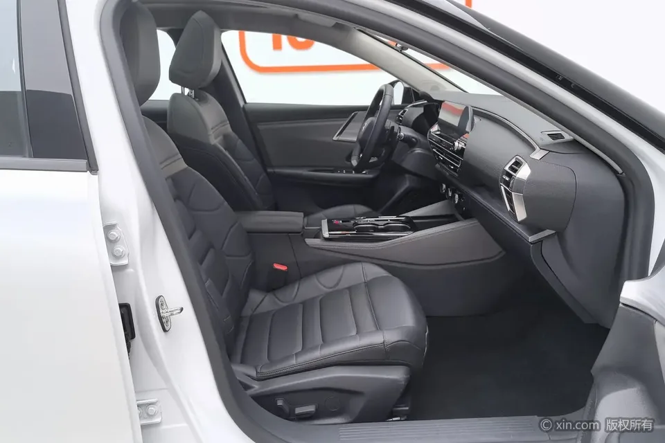 Citroen Versailles C5 X 1.6T Enjoy Extraordinary 2025 — миниатюра 4