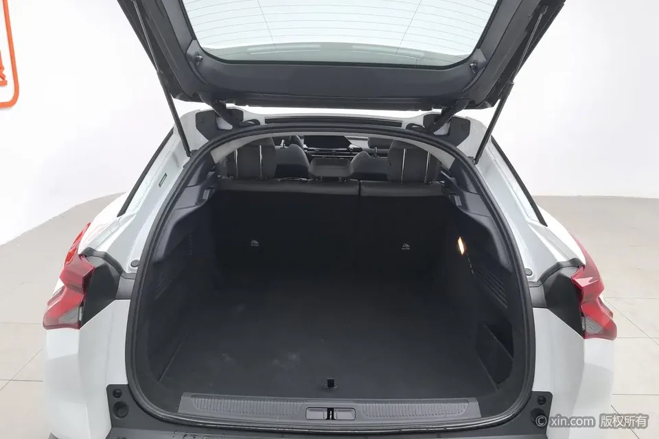 Citroen Versailles C5 X 1.6T Enjoy Extraordinary 2025 — миниатюра 5