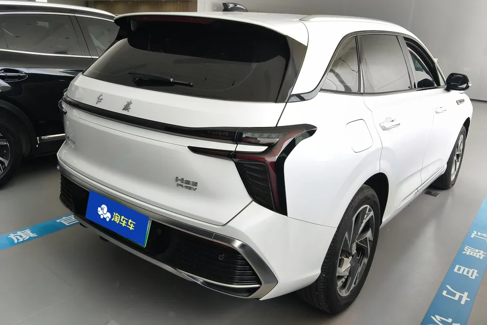 Hongqi HS3 PHEV 2025