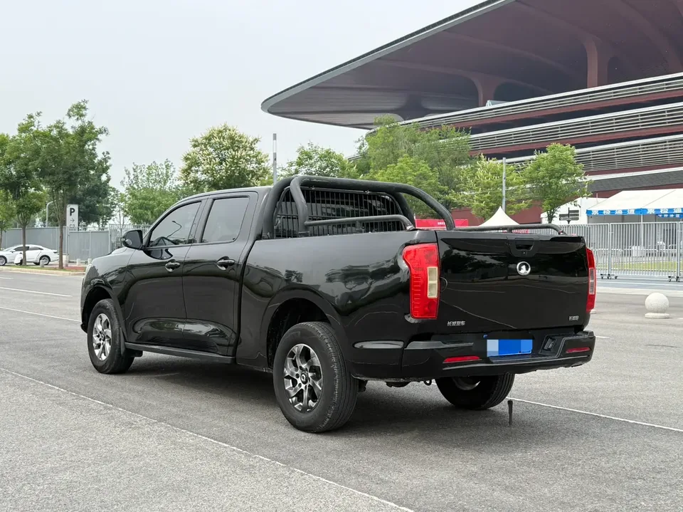 Great Wall gun commercial version 2.0T diesel manual four-wheel drive elite long box GW4D20M 2023 — миниатюра 2
