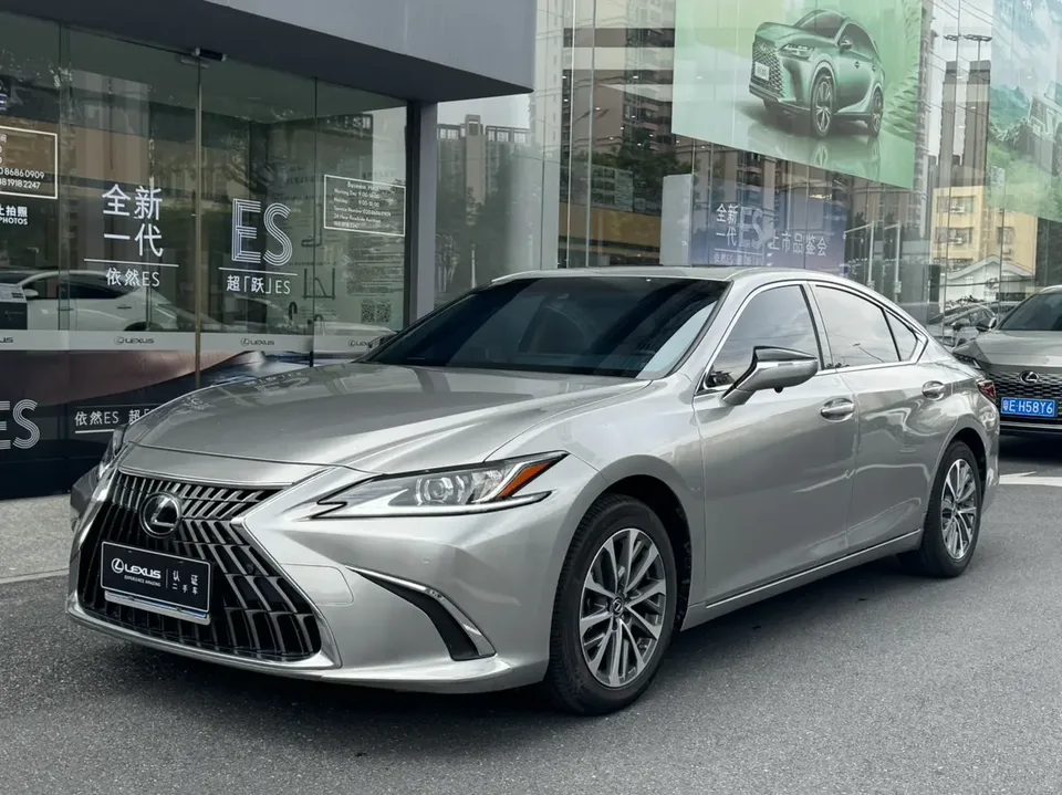 Lexus ES 2023