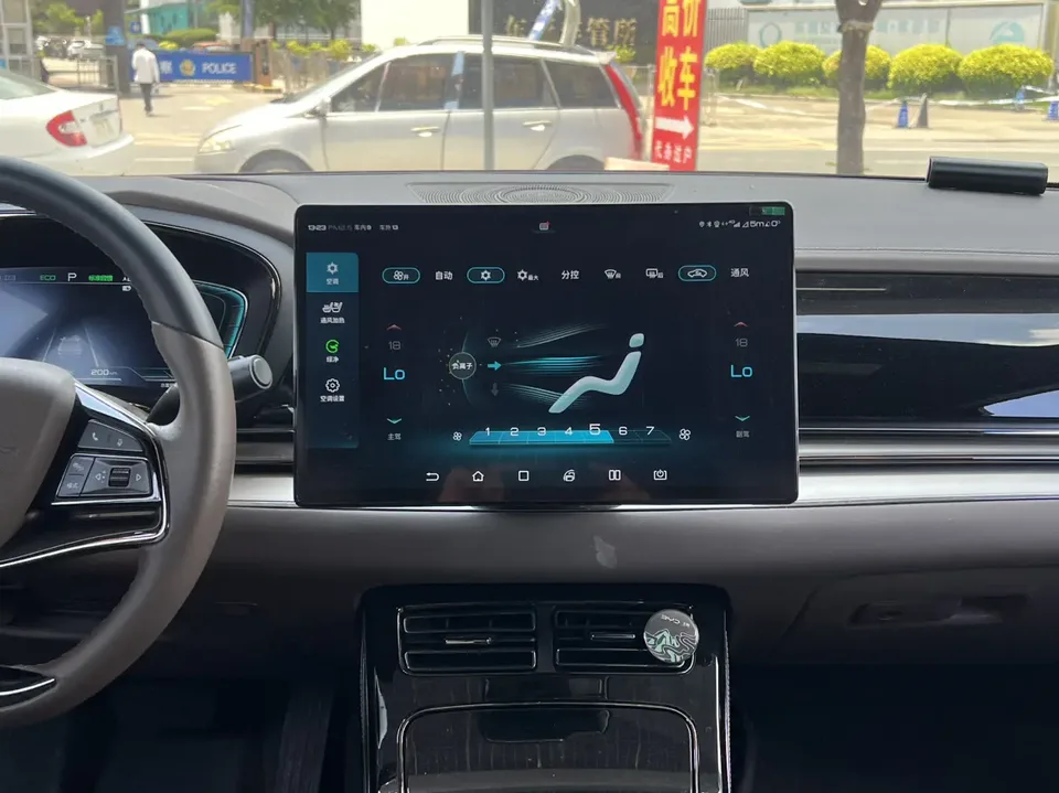 BYD Han EV standard range version luxury model 2022 — миниатюра 3