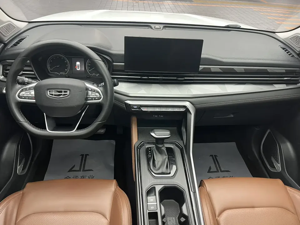 Geely Vision X6 PRO 1.4T Automatic Premium Edition 2023 — миниатюра 4